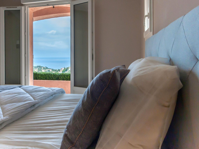 Bedroom 3, Luxurious Villa in Les Issambres with swimming pool and Sauna, Var