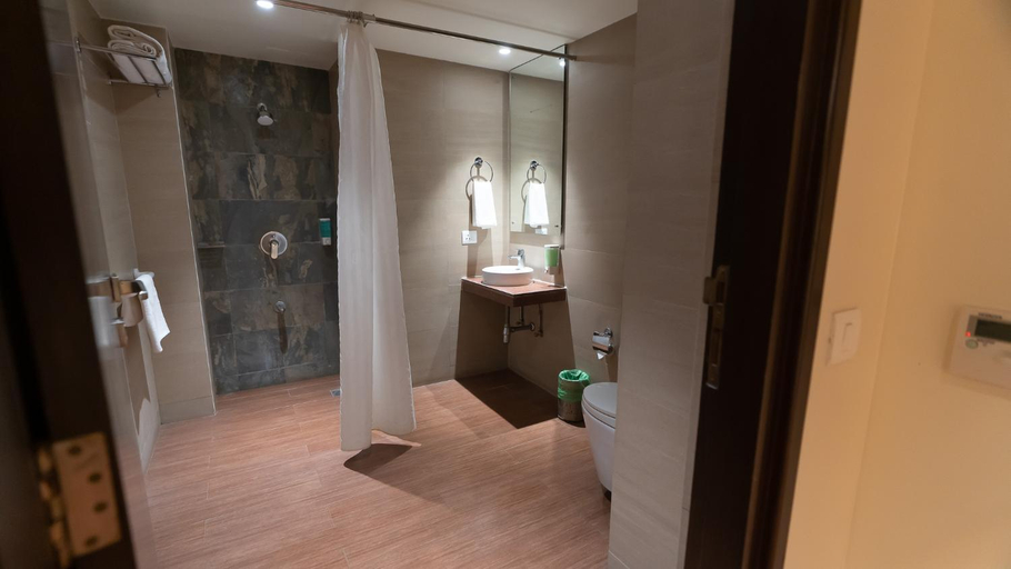 Bathroom 4, 7 Apple Hotel, Aurangabad, Aurangabad