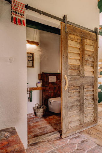 Bathroom 2, Echoes of Vladicu, Cluj-napoca