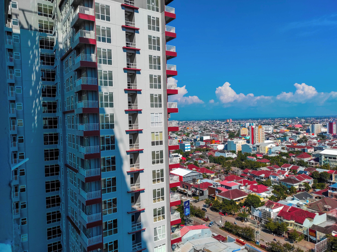Exterior & Views 2, Luxurious 1BR at Vida View Makassar Apartment, Makassar