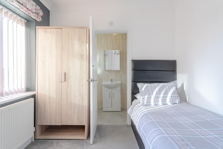 Bedroom 4, Apple House Guesthouse Wembley, London