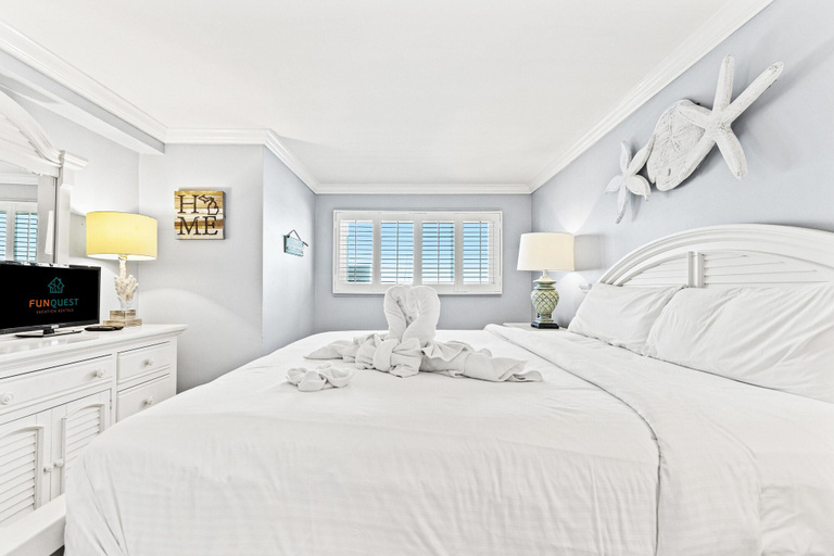 Bedroom 3, The Summit 1121, Bay