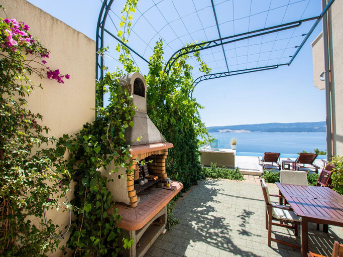 Others 4, Charming Seaside Apartment, Omiš