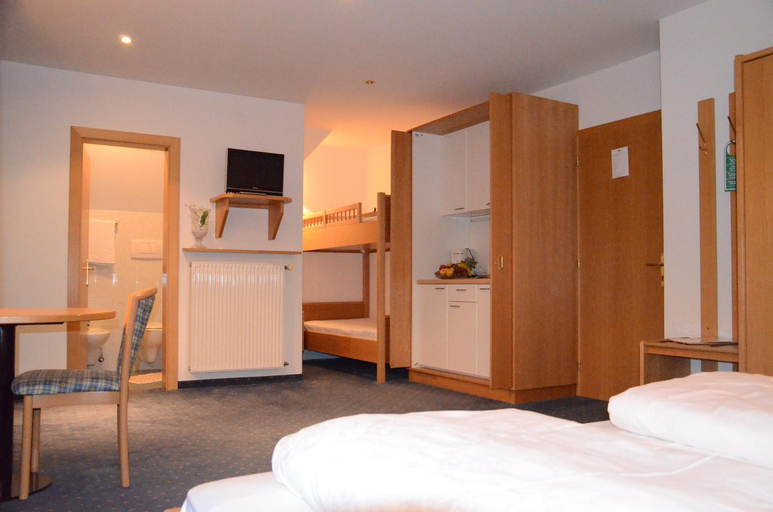 Bedroom 3, Hotel Lengsteinerhof, Bolzano