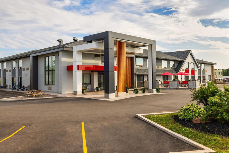 Exterior & Views