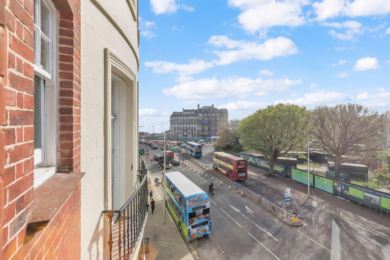 Room 3, Slice of Brighton With Seaviews By My Getaways, Brighton and Hove