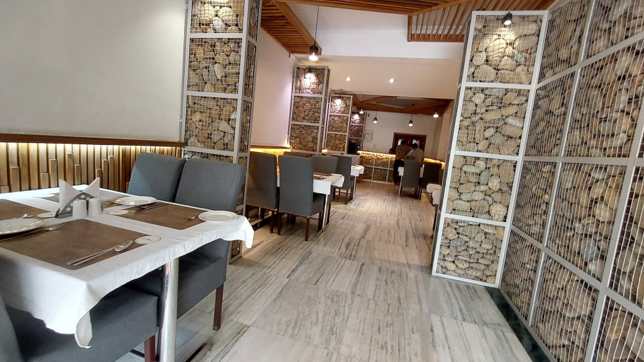 Food & Drinks 5, Hotel Acacia, Dimapur