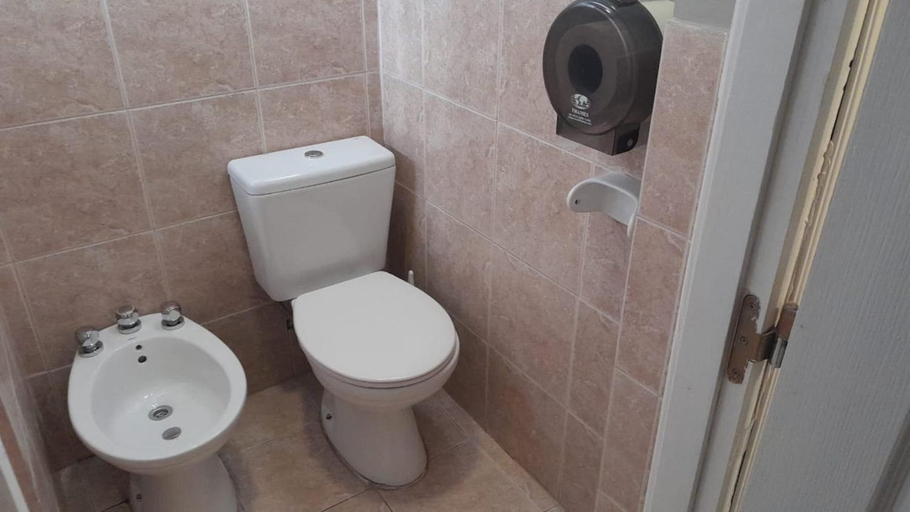 Bathroom 4, Del Glaciar Libertador Hotel, Lago Argentino