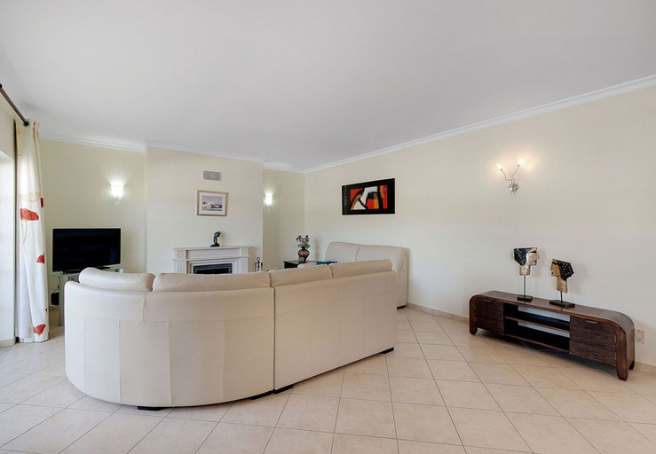 Room 4, Harmony House, Lagoa