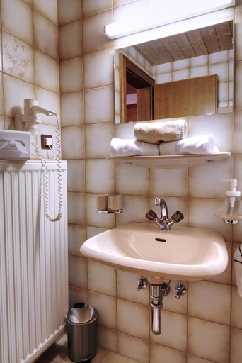 Bathroom 3, Versalerhof, Landeck