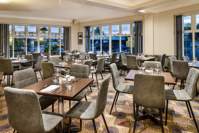 Food & Drinks 5, Sunday London Staines-upon-Thames Heathrow T5, Surrey