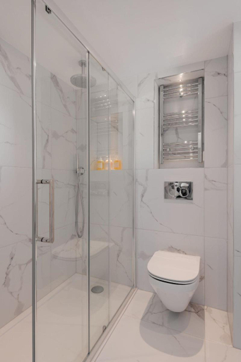 Bathroom 4, Sonder The Henry, London