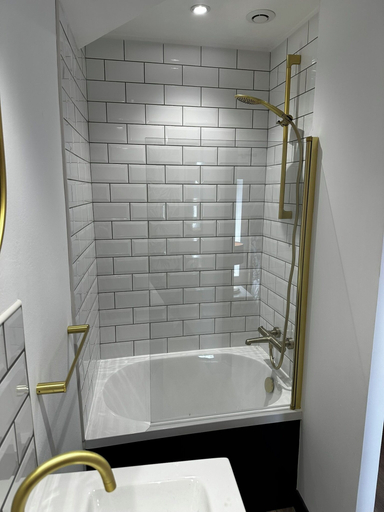 Bathroom 4, Herbert George Apartment Hotel, Lot-et-Garonne