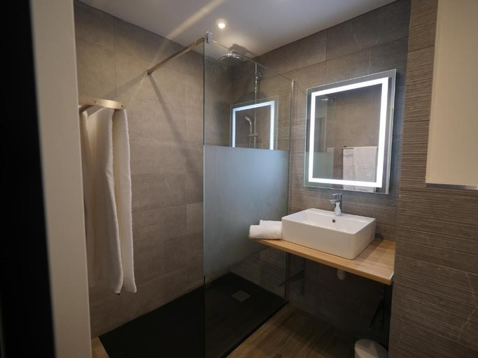 Bathroom 4, Hotel Des Dunes, Vendée