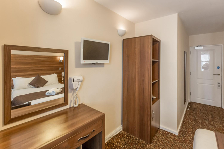 Bedroom 3, Prince Regent Hotel Excel London, London