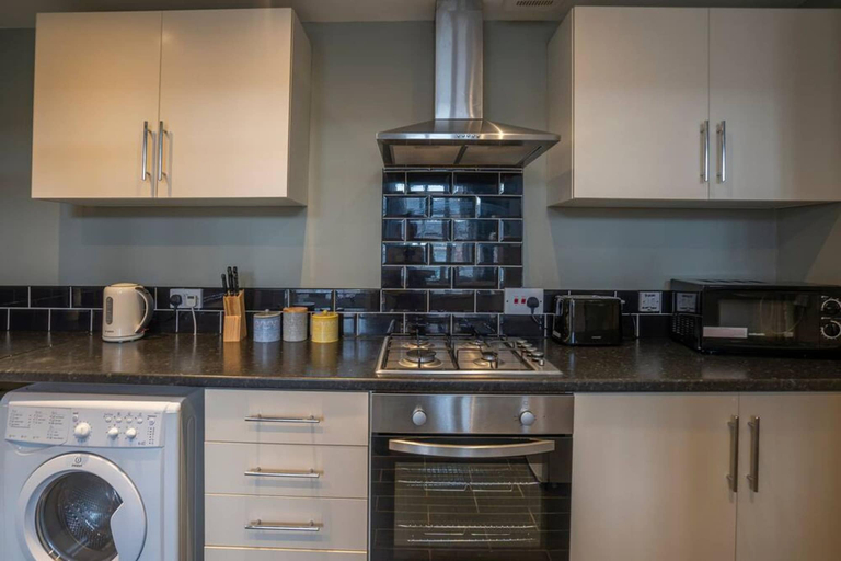 Room 5, 2 Bed-town Centre-free Parking, North Tyneside