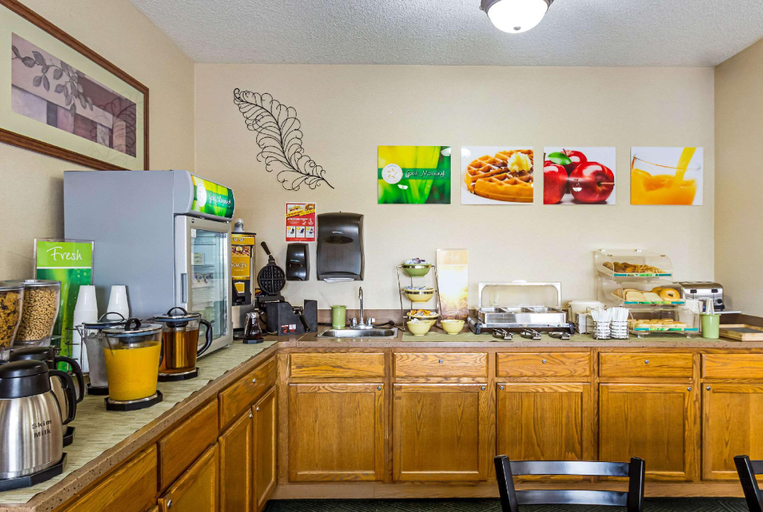 Food & Drinks 5, Quality Inn Sheboygan North I-43, Sheboygan