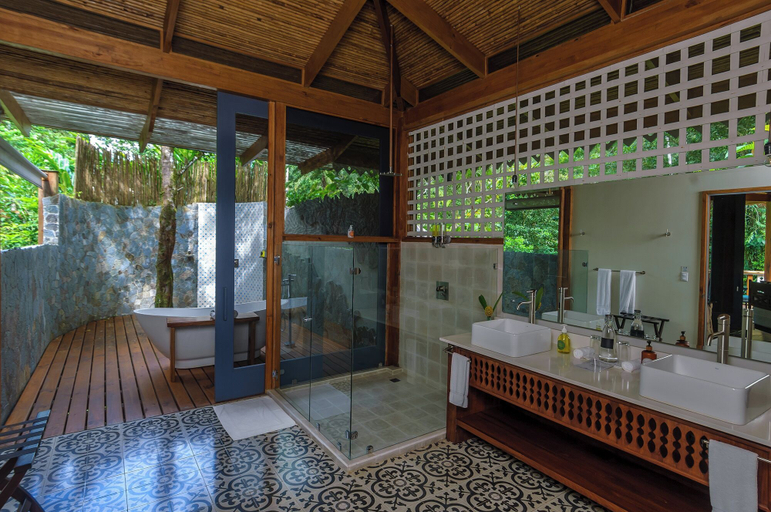 Bathroom 5, Pacuare Lodge by Böëna, Siquirres