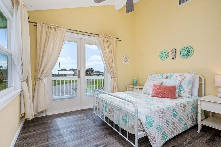 Bedroom 2, Bearfoot Bungalow by Miss Kitty’s, Aransas
