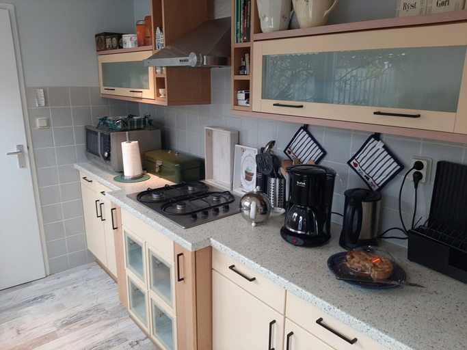 Private kitchen 3, Comfortable Vacation Home Near the sea, Noordwijk