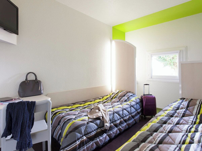 Bedroom 4, FYL Hôtel Saint Pol, Nord