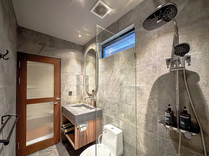 bathroom 5