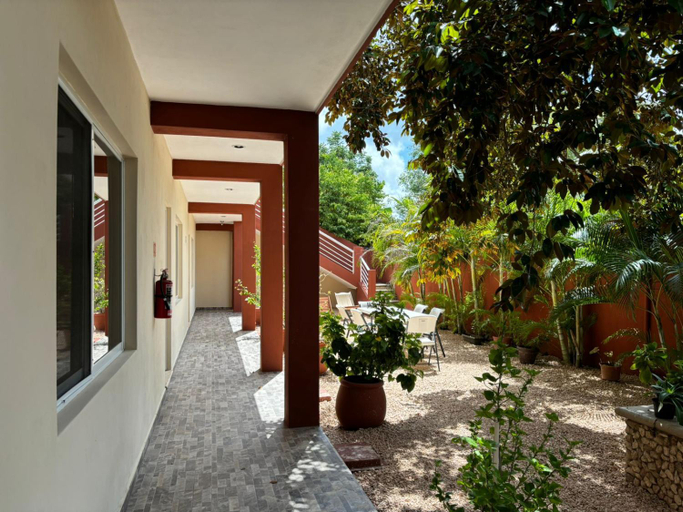 Others 2, Casa del cenote, Valladolid