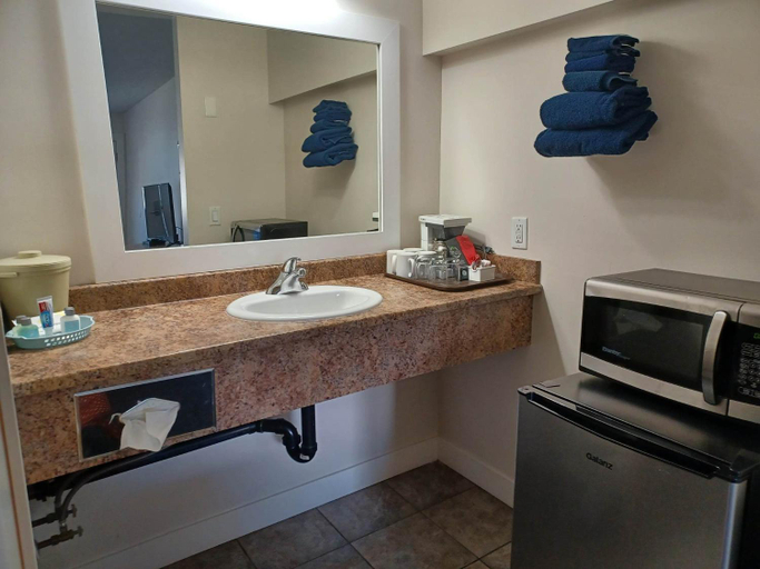 Bathroom 4, Grandview Motel, Thompson-Nicola