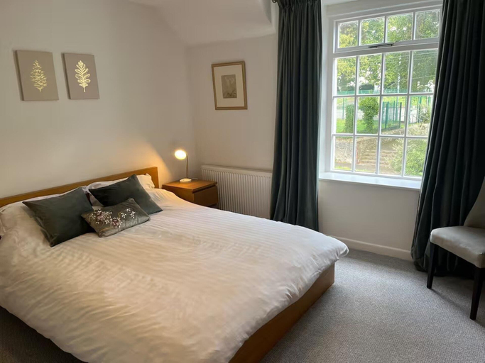 Room 3, Charming 3-bed Cottage - Private Garden & Parking, Torbay