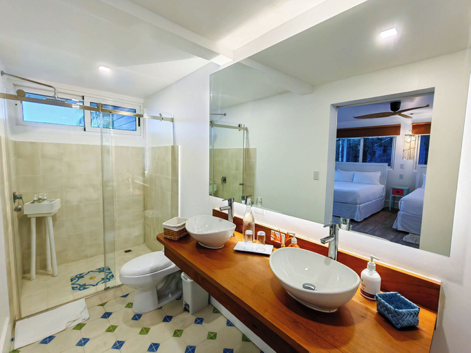 Bathroom 4, Tortuga Lodge, Pococí