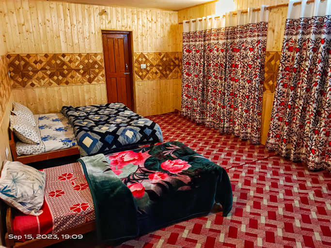 Bedroom 1, Green Street, Anantnag