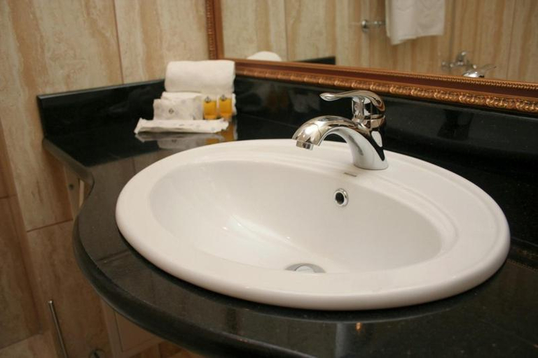 Bathroom 2, Komandor Hotel, Anivskiy rayon