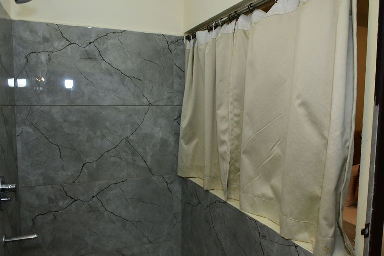 Bathroom 4, Sai Vihaar Inn & Suites, Mysore