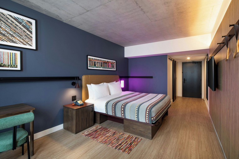Bedroom 4, New Hotel Moxy Montreal Downtown, Montréal