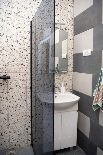 Bathroom 3, Velora Apartments, Subotica