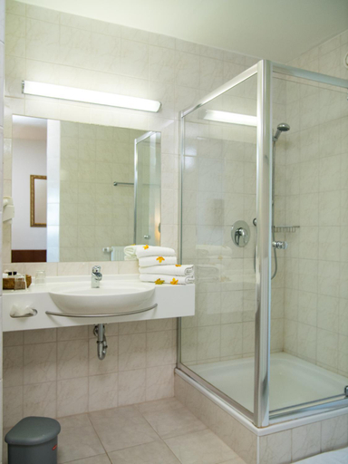 Bathroom 5, Tennis Golf Hotel Höllrigl, Baden