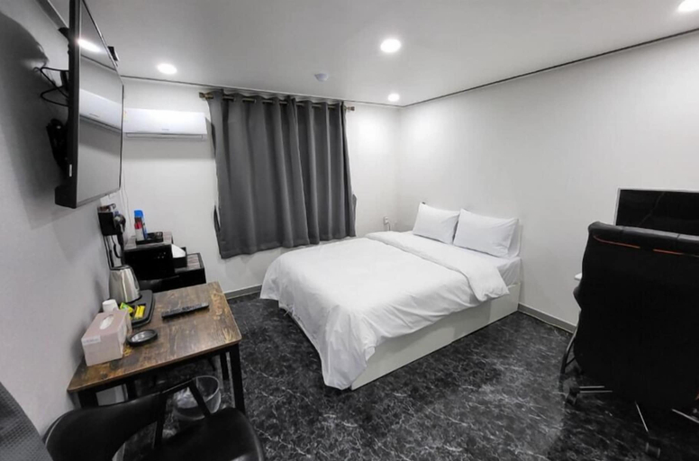 Bedroom 2, ON and OFF-Sungui Station, Nam