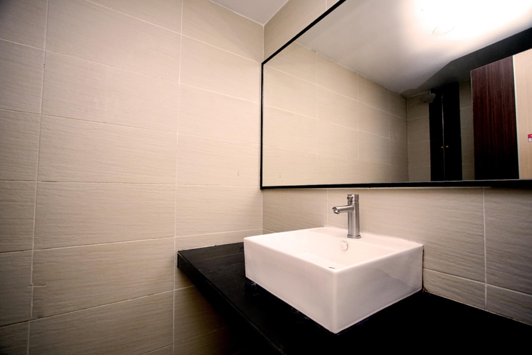 Bathroom 5, Pavilion Inn, Miri