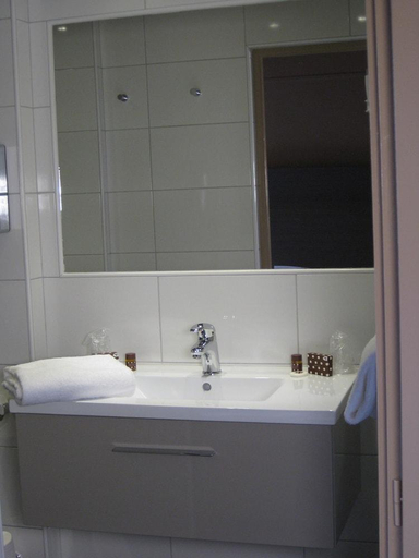 Bathroom 4, Moka Hotel, Deux-Sèvres