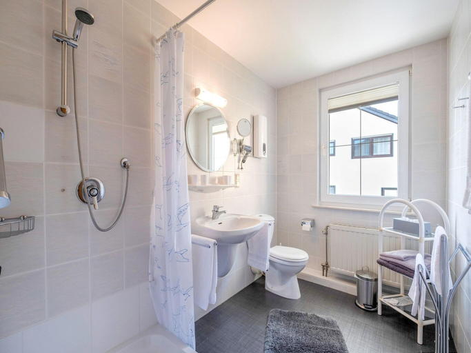 Bathroom, Moderne Ferienwohnung am Wald in Schwalefeld, Waldeck-Frankenberg