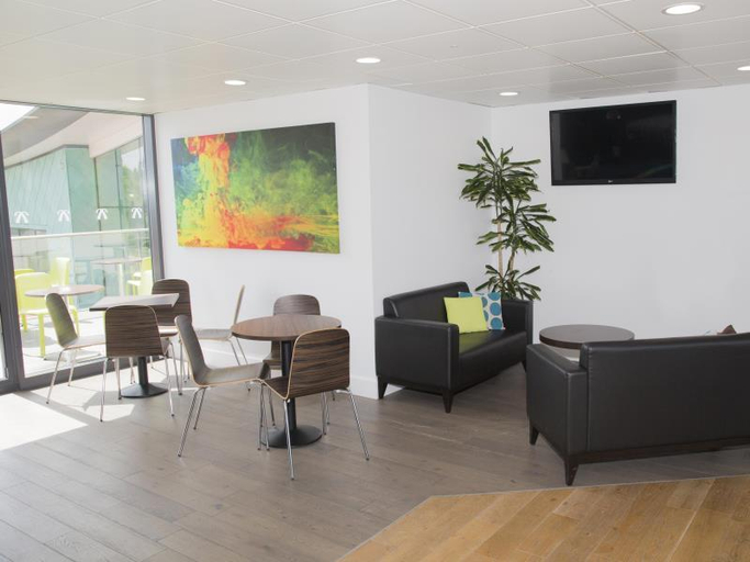 Public Area 2, Ramada by Wyndham Cobham, Surrey