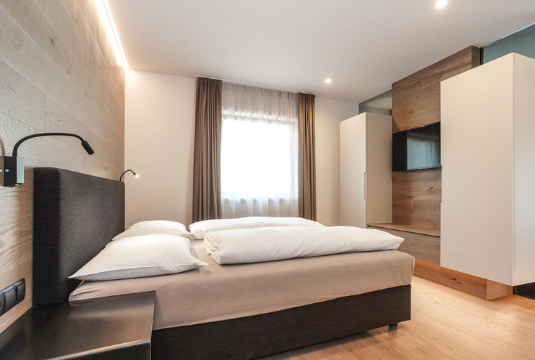 Bedroom 3, Gasthof Sonne snc, Bolzano