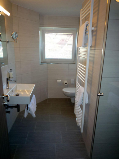 Bathroom 2, Hotel Veldscholten, Emsland