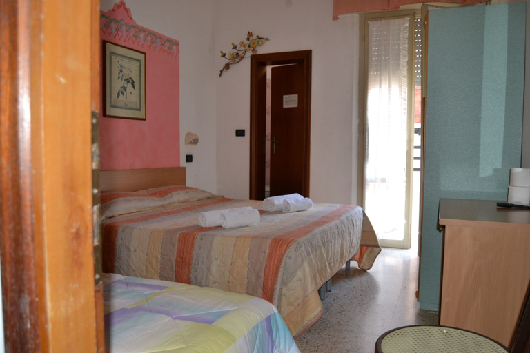 Bedroom 4, Hotel Rosy, Rimini