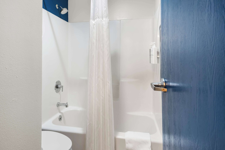 Bathroom 4, Spark by Hilton Grapevine DFW North, Tarrant