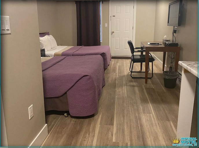 Bedroom 2, Imperial Motel, Cariboo