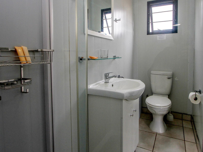 Bathroom 3, Sleepover Matoks, Capricorn