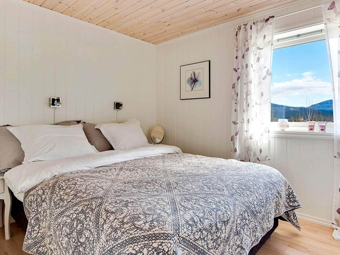 Bedroom 2, Serene Waterfront Retreat-By Traum, Sveio