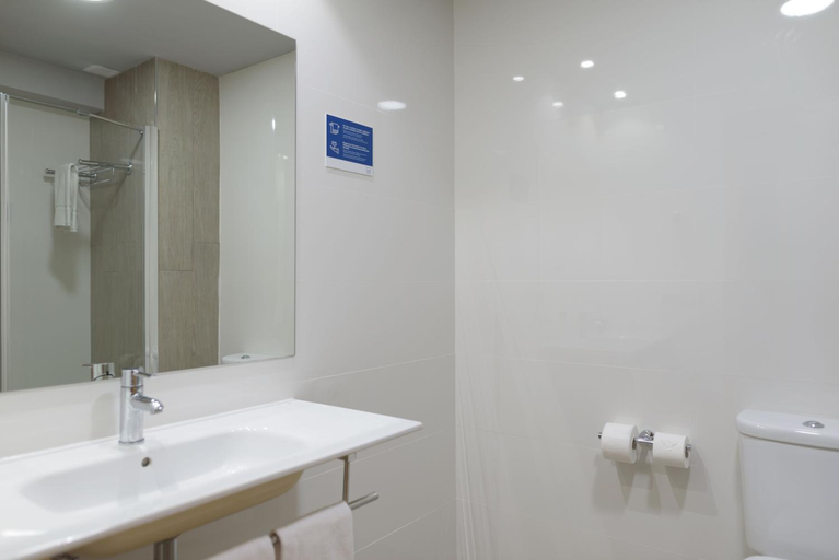Bathroom 3, Hotel Alda Xinzo, Ourense
