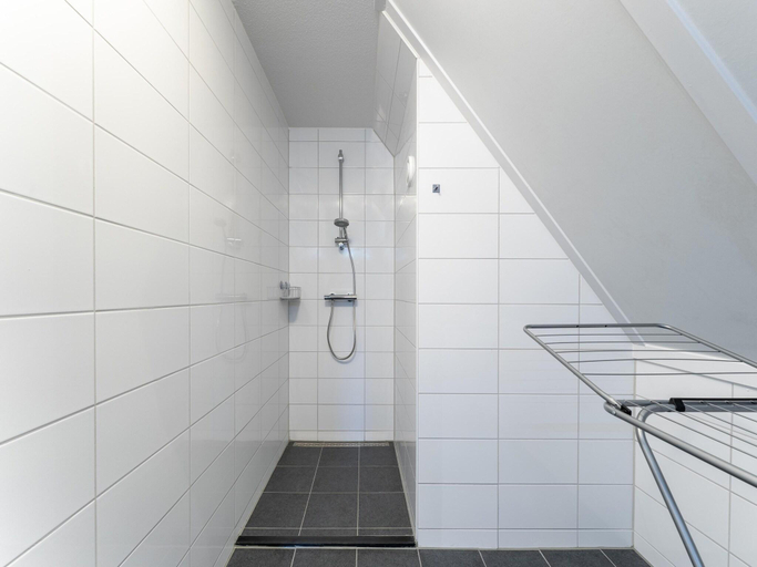 Bathroom 3, Holiday home in Scherpenisse, Tholen